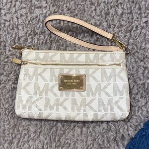 michael kors wristlet